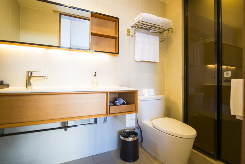 Ji Hotel Wuhan Guanggu Plaza Buitenkant foto