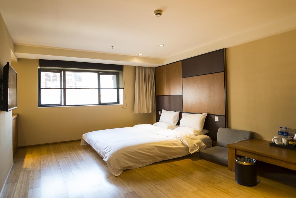 Ji Hotel Wuhan Guanggu Plaza Buitenkant foto