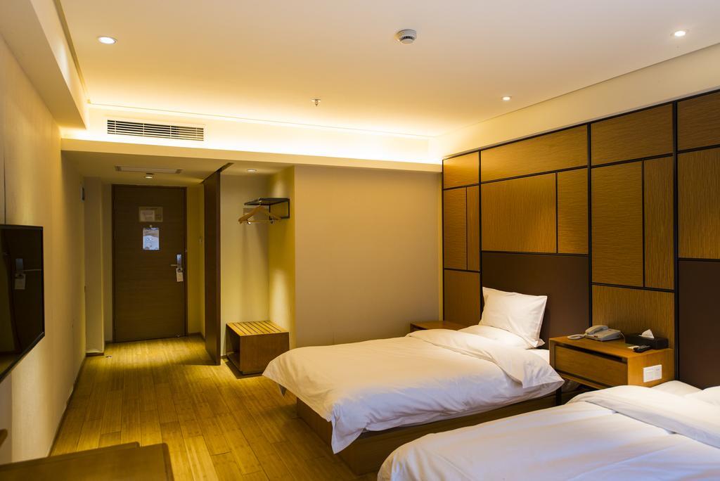 Ji Hotel Wuhan Guanggu Plaza Buitenkant foto
