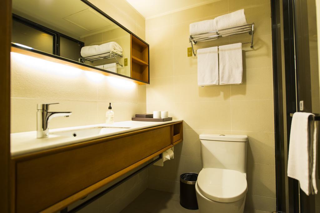 Ji Hotel Wuhan Guanggu Plaza Buitenkant foto