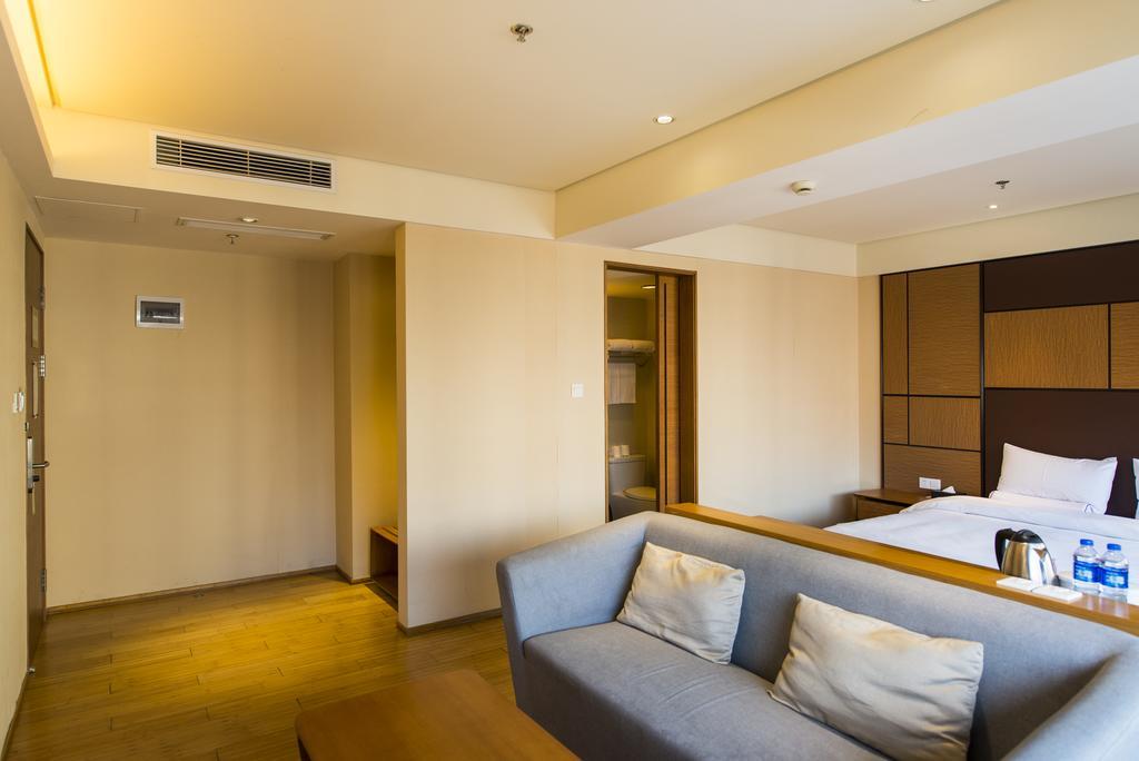 Ji Hotel Wuhan Guanggu Plaza Buitenkant foto