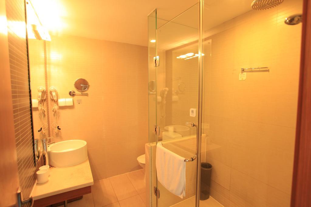 Ji Hotel Wuhan Guanggu Plaza Kamer foto