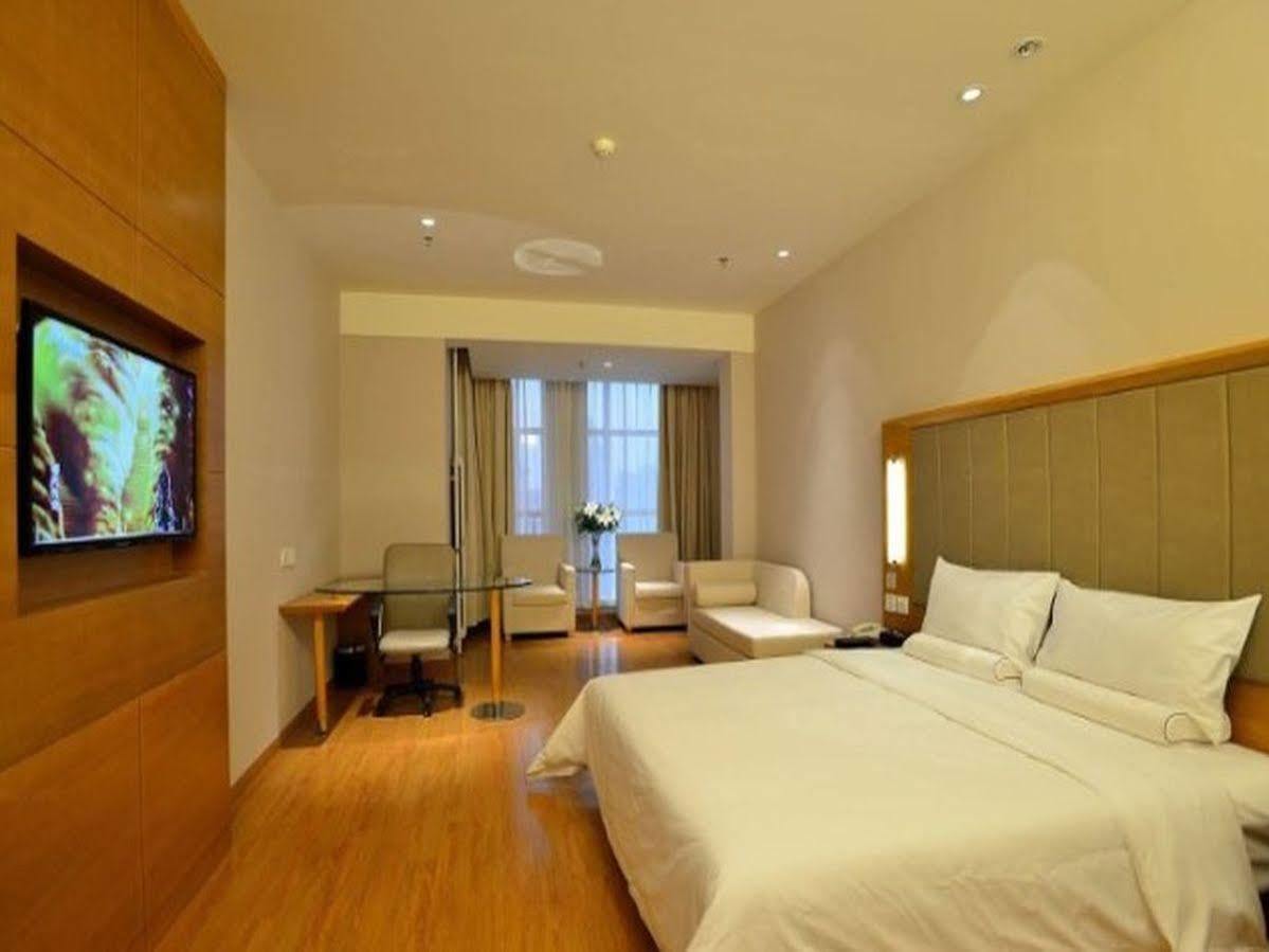 Ji Hotel Wuhan Guanggu Plaza Buitenkant foto